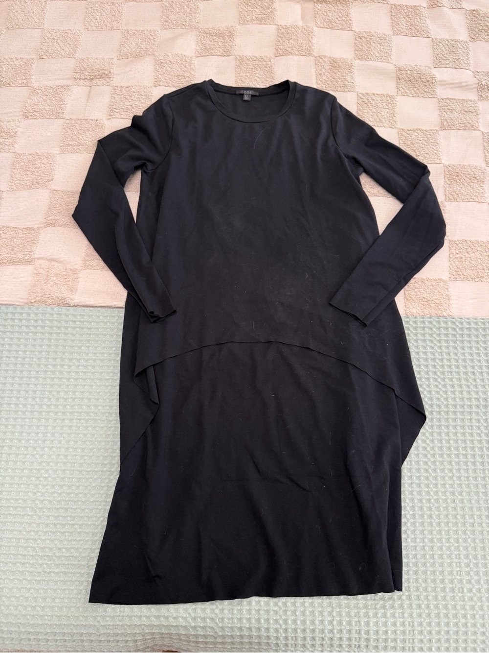 Black Long Sleeve High-Low Dress - size M